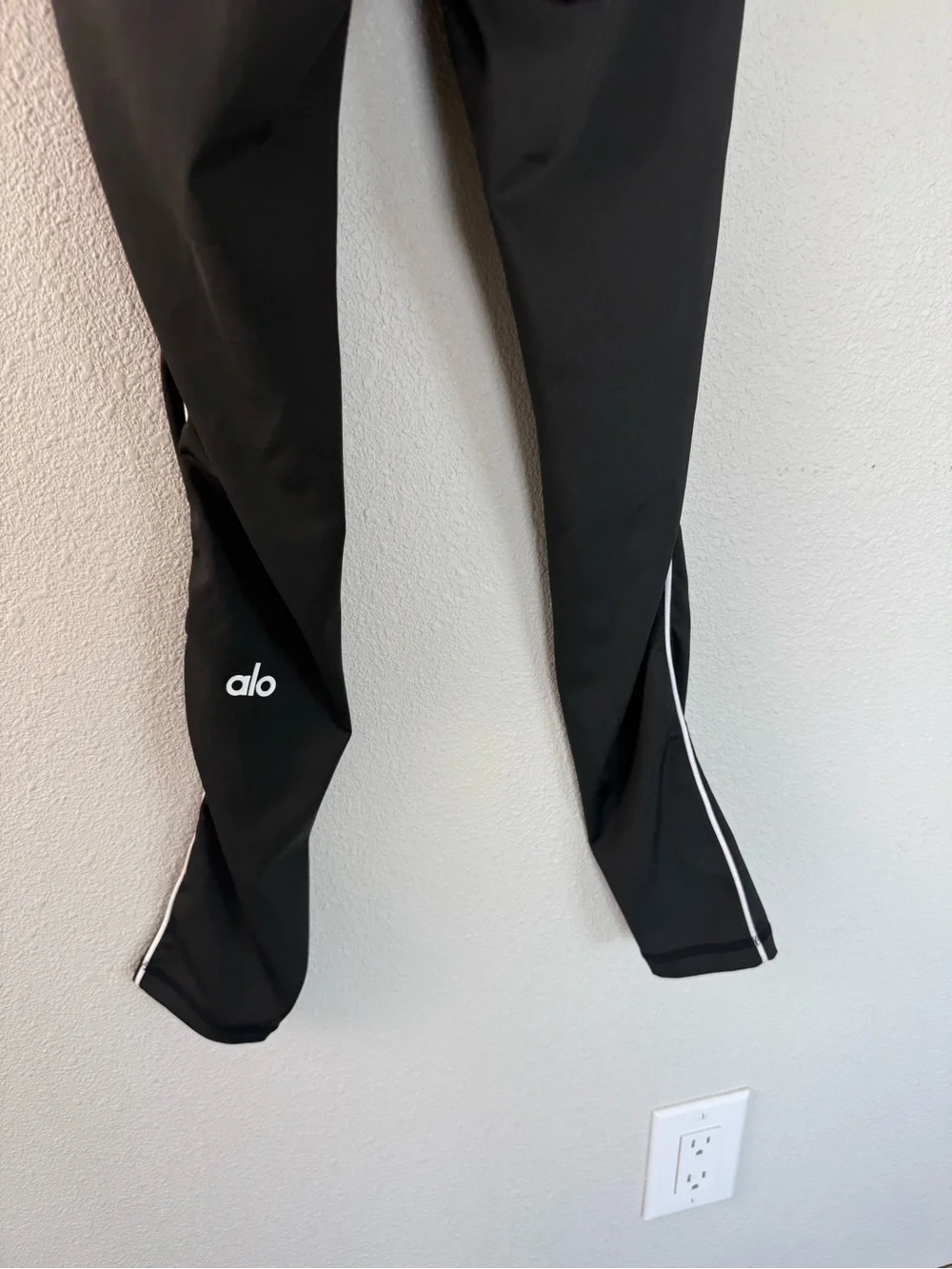 Alo Yoga Airbrush High-Waist 7/8 Heart Throb Legging Black and White Women’s XS